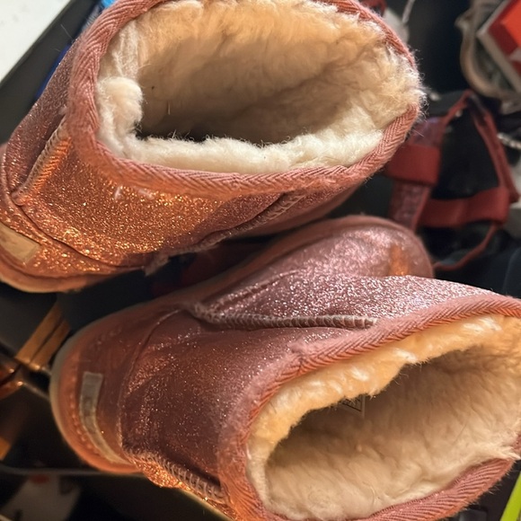 UGG Classic Short II Glitter Sparkle Pink Boots Youth Kids Girls Size 11 - Picture 5 of 6